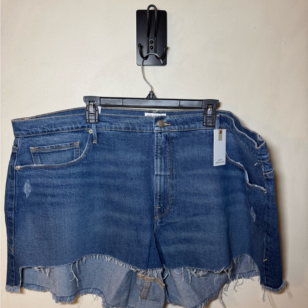 NEW…. Good American Blue Denim Shorts size 24